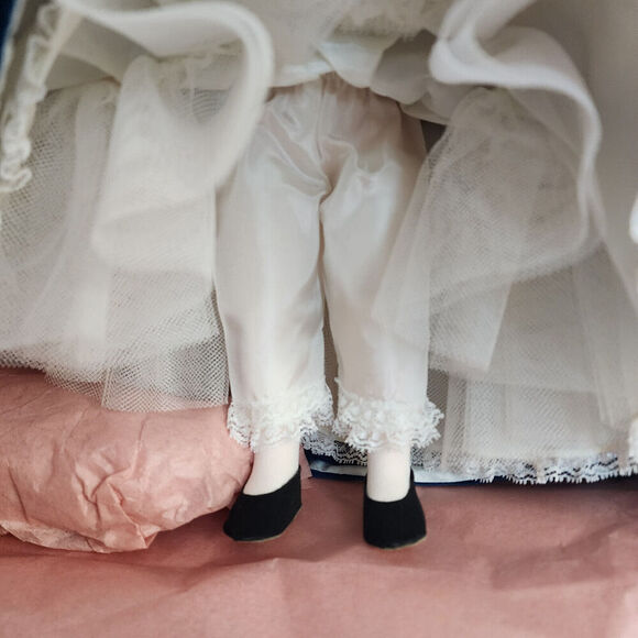 Madame Alexander ANGELICA VAN BUREN Doll First Lady Series II #1508 - In Box - Picture 5 of 7